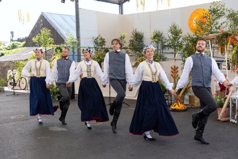 (Pa) Saules Ceļu Izdejot